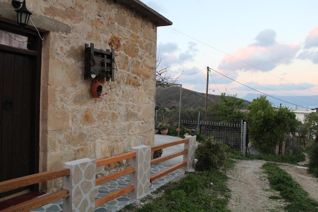 Traditional House Maria Azoyirás Esterno foto